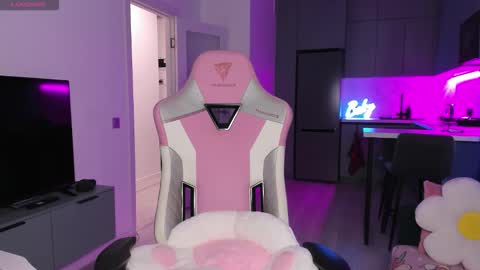 Emi online show from 12/19/25, 04:03