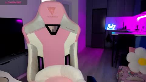 Emi online show from 01/12/26, 06:02