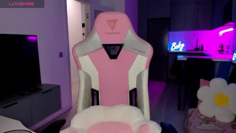 Emi online show from 02/14/26, 04:09