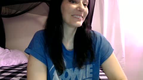 Snapshot of wrenleigh chatting on 06/24/26, 04:44 Crystal Lake online show from 06/24/26, 04:44