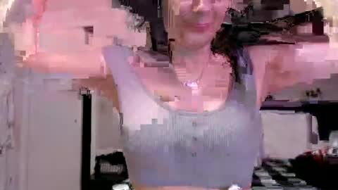 Snapshot of wrenleigh chatting on 07/17/26, 05:25 Crystal Lake online show from 07/17/26, 05:25