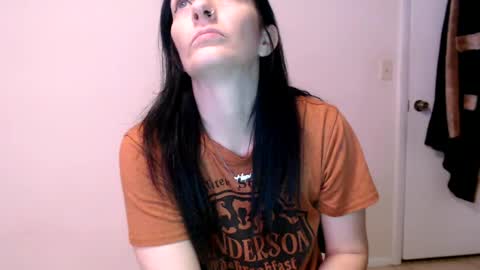 Snapshot of wrenleigh chatting on 07/21/26, 10:28 Crystal Lake online show from 07/21/26, 10:28