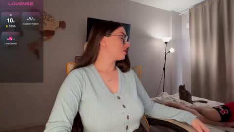 Snapshot of wwow_meow chatting on 10/11/25, 06:34 Eric and Christine 3 online show from 10/11/25, 06:34