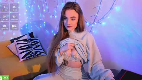 Snapshot of wxiuixw chatting on 02/18/25, 11:19 Sonya online show from 02/18/25, 11:19