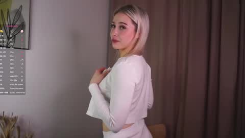 Snapshot of wymonelly chatting on 02/23/26, 09:34 Lily online show from 02/23/26, 09:34