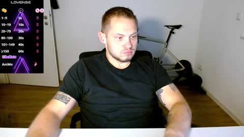 Snapshot of x19marco93x chatting on 10/29/25, 07:15 x19marco93x online show from 10/29/25, 07:15