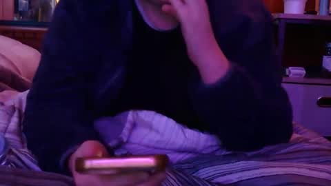 Snapshot of x2kayx2 chatting on 10/25/25, 10:01 x2kayx2 online show from 10/25/25, 10:01