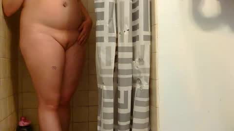 Snapshot of x2kayx2 chatting on 10/28/25, 10:08 x2kayx2 online show from 10/28/25, 10:08