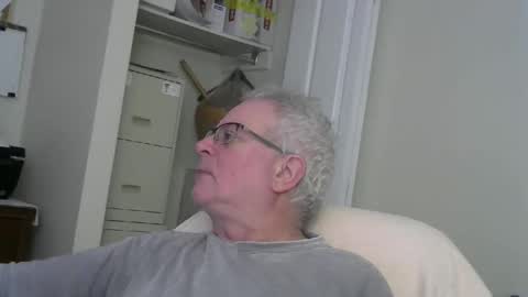 Snapshot of x811forfunx chatting on 01/14/26, 09:48 Drew online show from 01/14/26, 09:48
