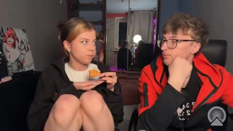 Philipp and Este online show from 04/10/26, 07:51