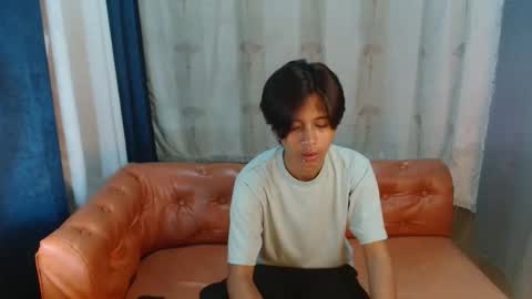 x_lee06 online show from 02/11/26, 12:32