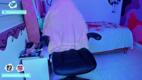 Snapshot of x_moonshine chatting on 01/01/25, 12:32 s s s online show from 01/01/25, 12:32