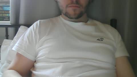 Snapshot of x_yes chatting on 12/25/24, 10:28 x_yes online show from 12/25/24, 10:28