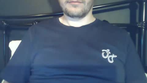 Snapshot of x_yes chatting on 10/27/25, 08:02 x_yes online show from 10/27/25, 08:02