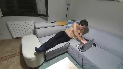 xalegarmax online show from 10/03/25, 09:23