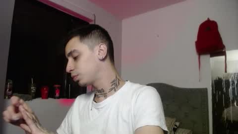 Snapshot of xalejo_max chatting on 10/22/25, 11:48 xalejo_max online show from 10/22/25, 11:48