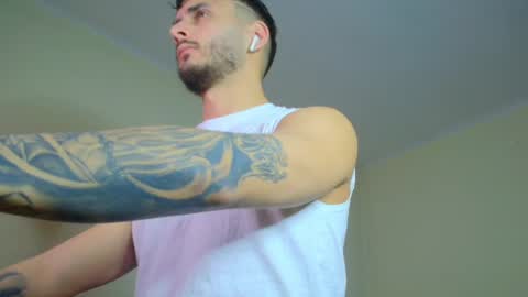 Snapshot of xandercagex chatting on 02/14/25, 02:33 XanderCageX online show from 02/14/25, 02:33