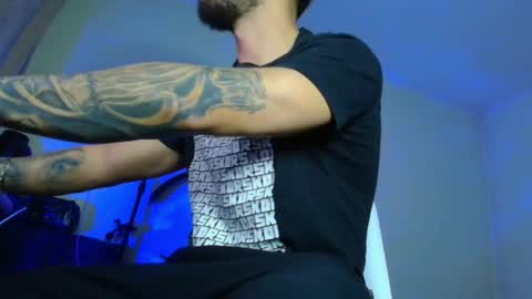 Snapshot of xandercagex chatting on 11/16/25, 04:51 XanderCageX online show from 11/16/25, 04:51