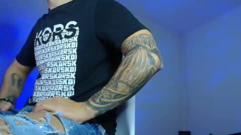 Snapshot of xandercagex chatting on 11/17/25, 06:08 XanderCageX online show from 11/17/25, 06:08