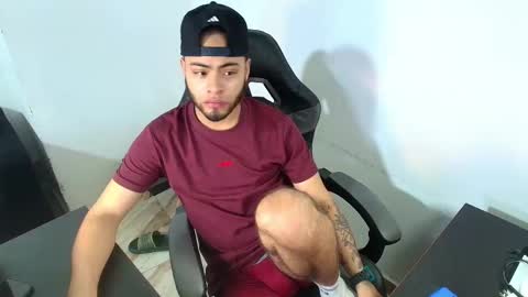 Snapshot of xanderstone00 chatting on 02/17/26, 07:09 Xanderstone online show from 02/17/26, 07:09