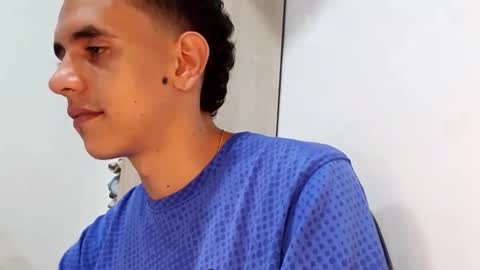 Snapshot of xandressex chatting on 02/12/25, 10:59 Andres online show from 02/12/25, 10:59