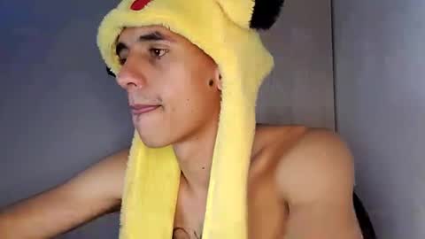 Snapshot of xandressex chatting on 02/15/25, 12:11 Andres online show from 02/15/25, 12:11