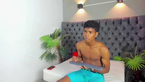 Snapshot of xavi_lee chatting on 10/13/25, 05:18 XAVI online show from 10/13/25, 05:18