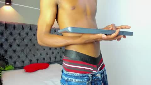 Snapshot of xavi_lee chatting on 10/18/25, 03:53 XAVI online show from 10/18/25, 03:53