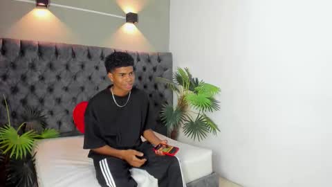 Snapshot of xavi_lee chatting on 10/22/25, 03:51 XAVI online show from 10/22/25, 03:51