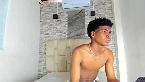 Snapshot of xavi_lee chatting on 11/15/25, 08:05 XAVI online show from 11/15/25, 08:05