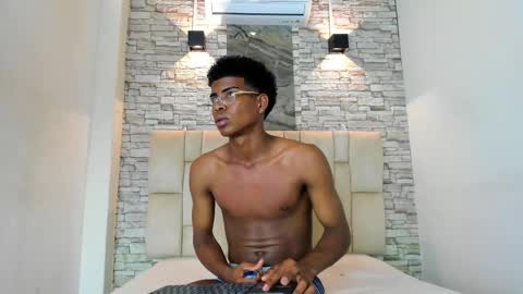 Snapshot of xavi_lee chatting on 11/27/25, 08:22 XAVI online show from 11/27/25, 08:22