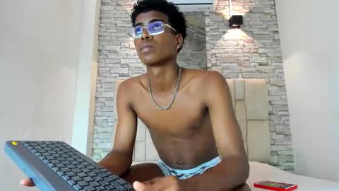 Snapshot of xavi_lee chatting on 11/29/25, 08:34 XAVI online show from 11/29/25, 08:34