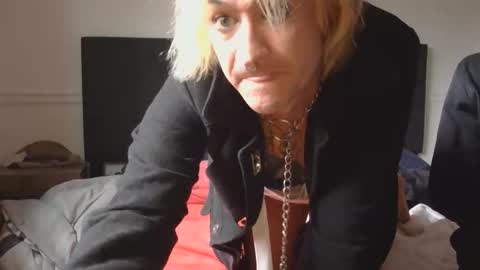 Snapshot of xbigshooter85 chatting on 11/16/25, 11:43 xbigshooter85 online show from 11/16/25, 11:43