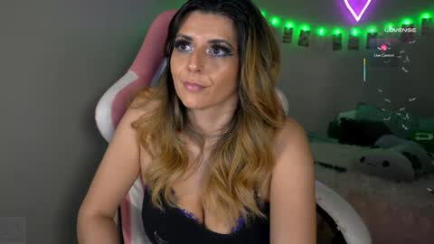 Snapshot of xclusivesecrets chatting on 03/04/25, 12:01 spoil me here online show from 03/04/25, 12:01