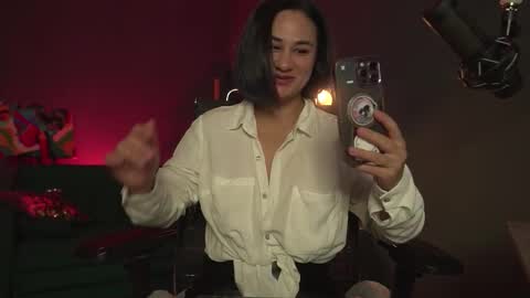 Snapshot of xcummingxsoonx chatting on 11/17/25, 05:30 MIRA online show from 11/17/25, 05:30