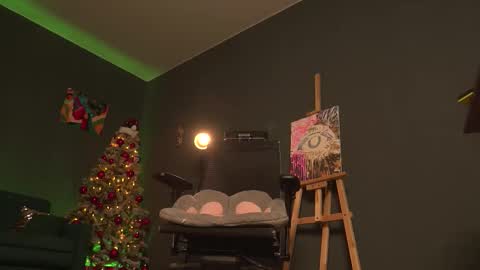 Snapshot of xcummingxsoonx chatting on 12/16/25, 12:43 MIRA online show from 12/16/25, 12:43