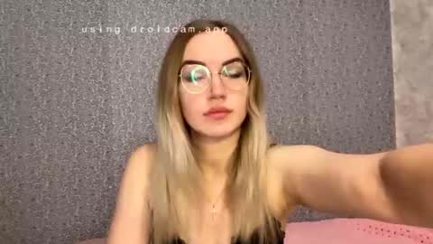 Helen online show from 12/22/25, 06:43