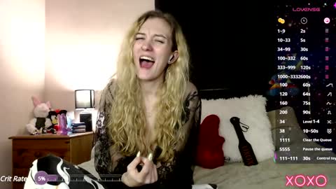 Snapshot of xelliee_rosex chatting on 02/02/25, 09:08 EllieeRose online show from 02/02/25, 09:08