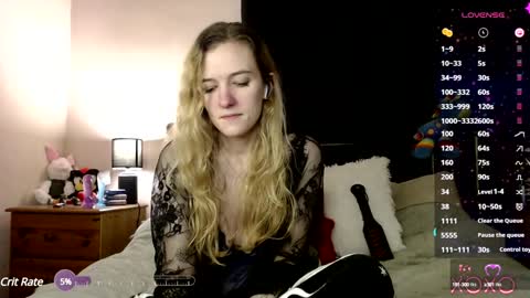 Snapshot of xelliee_rosex chatting on 02/06/25, 01:05 EllieeRose online show from 02/06/25, 01:05