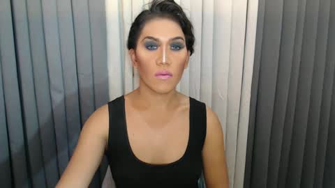 GWEN THOMPSON .......   online show from 01/01/25, 05:11