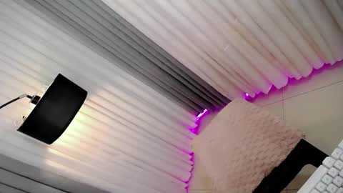 GWEN THOMPSON .......   online show from 10/16/25, 04:41