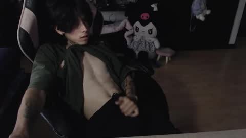 Snapshot of xice_boy chatting on 12/17/25, 10:27 xIce Boy online show from 12/17/25, 10:27