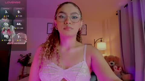 Snapshot of ximena_sotto1 chatting on 06/07/26, 07:06 camila online show from 06/07/26, 07:06