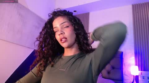 Snapshot of ximenaa_diaz chatting on 01/27/25, 09:33 Mia Vega online show from 01/27/25, 09:33