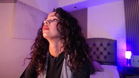 Snapshot of ximenaa_diaz chatting on 02/13/25, 09:06 Mia Vega online show from 02/13/25, 09:06