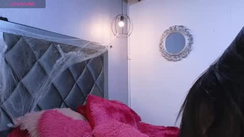 Snapshot of ximenawilliamss chatting on 10/15/25, 12:05 ximena online show from 10/15/25, 12:05