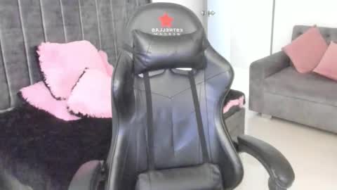 xiomara_cortes online show from 09/24/25, 12:30