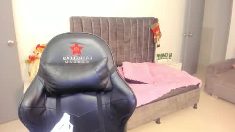xiomara_cortes online show from 12/21/25, 12:01