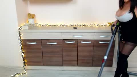 Snapshot of xkimoraxx chatting on 11/18/25, 05:17 Kim online show from 11/18/25, 05:17