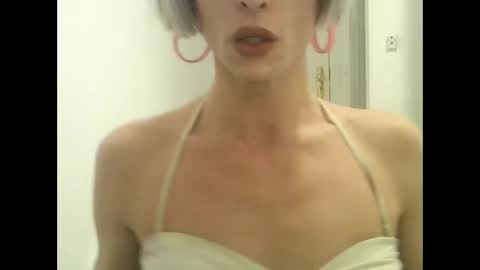 Snapshot of xlecram chatting on 12/15/25, 05:28 Wendy online show from 12/15/25, 05:28